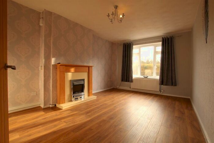 3 Bedroom Semi-Detached House To Rent In Ramscliffe Avenue, Donisthorpe, DE12