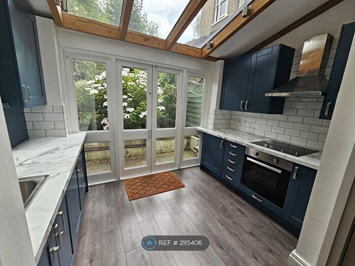 2 Bedroom Flat To Rent In Elgin Crescent, London, W11