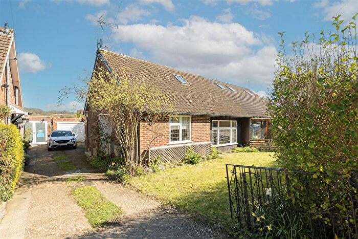 3 Bedroom Semi Detached House For Sale In Moorland Road, Harpenden, AL5