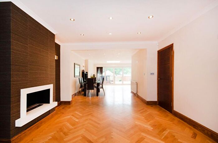 5 Bedroom Detached House To Rent In Beverley Gardens, Wembley, HA9