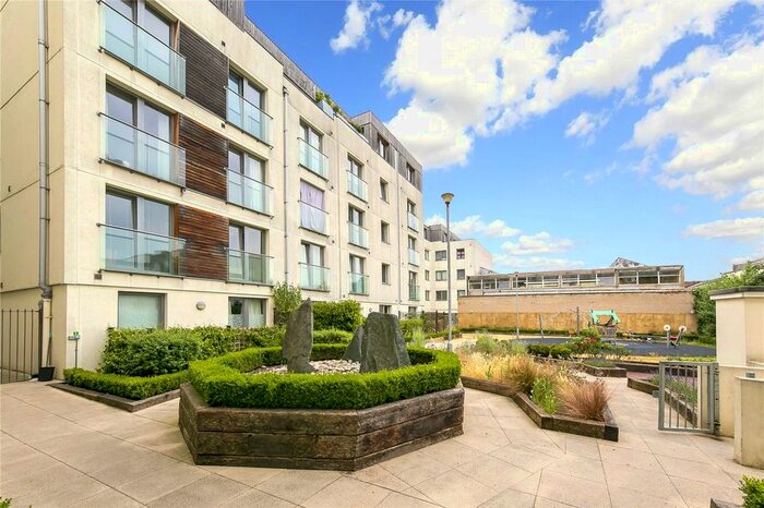 2 Bedroom Flat To Rent In Garden Road, Richmond, TW9