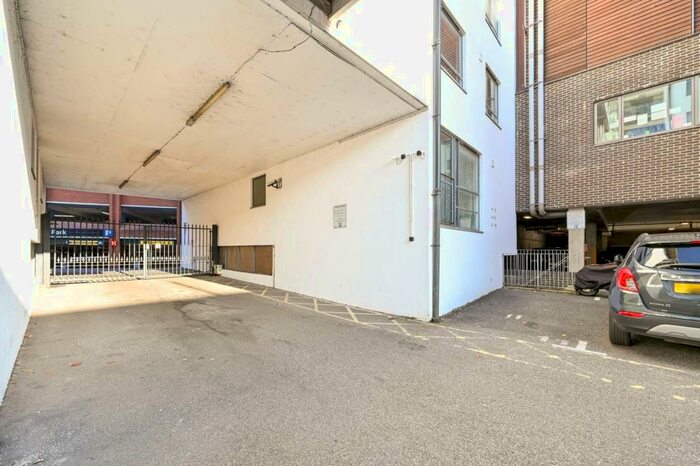 Garage / Parking To Rent In The Bittoms, Kingston, Kingston Upon Thames, KT1