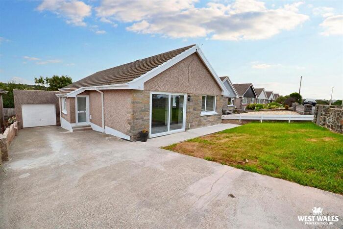 3 Bedroom Bungalow For Sale In Silverstream Drive, Hakin, SA73