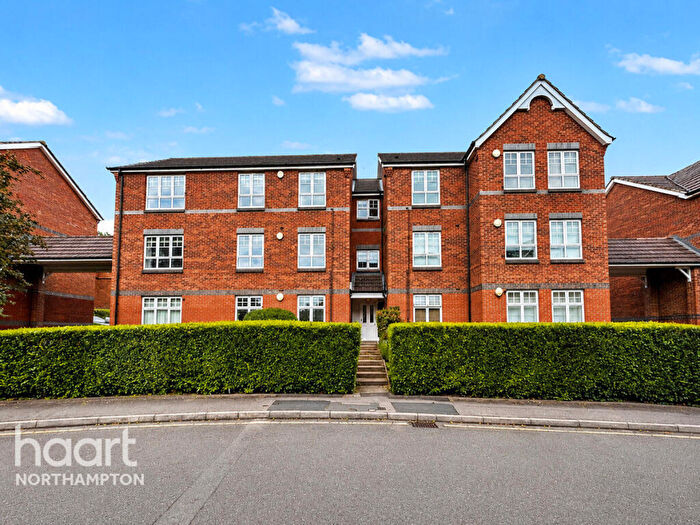 2 Bedroom Flat For Sale In The Nurseries, Northampton, NN1