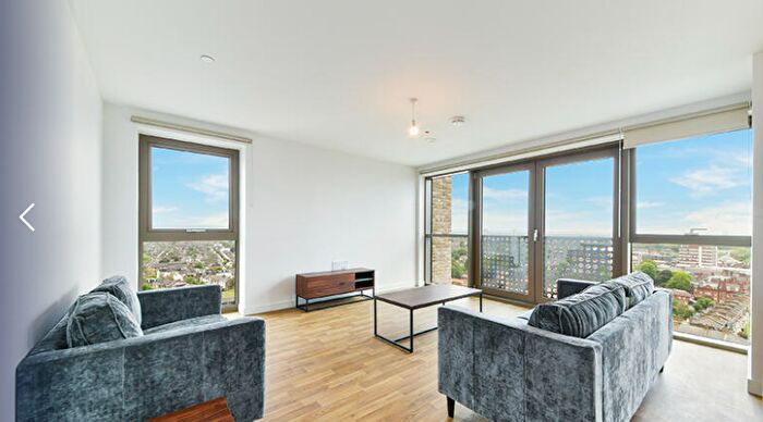 3 Bedroom Flat To Rent In Seven Sisters Road, Seven Sisters, London, N15