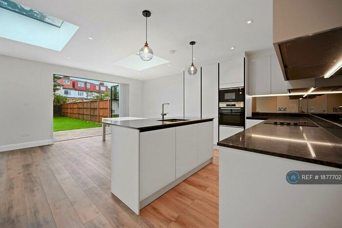 3 Bedroom Semi-Detached House To Rent In Spencer Close, London, NW10