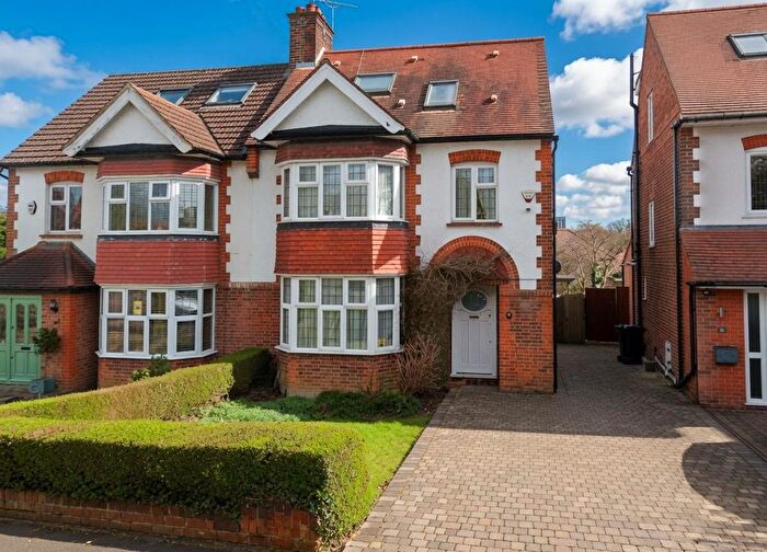 4 Bedroom Flat To Rent In Singleton Scarp, Woodside Park, London, N12