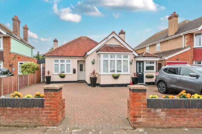 3 Bedroom Detached Bungalow For Sale In The Drive, Ashford, TW15