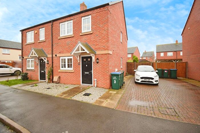 2 Bedroom Semi Detached House For Sale In Oakwood Avenue, Willenhall, Coventry, CV3