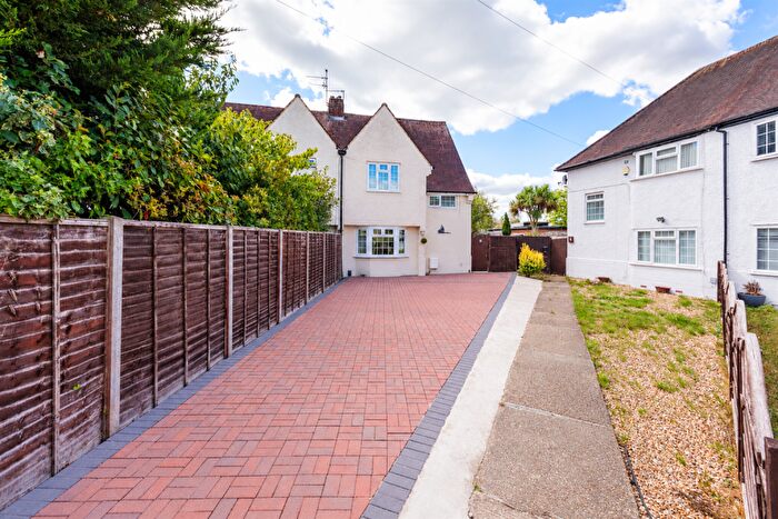 3 Bedroom Semi-Detached House For Sale In St Georges Crescent, Slough, SL1
