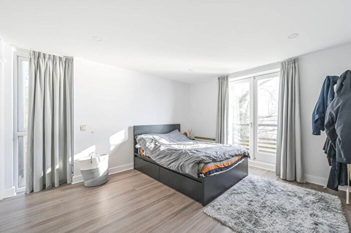 2 Bedroom Flat To Rent In Arran House, Canary Wharf, London, E14