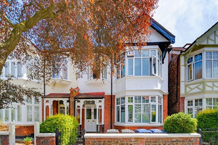 5 Bedroom Semi-Detached House For Sale In Fordhook Avenue, Ealing, W5