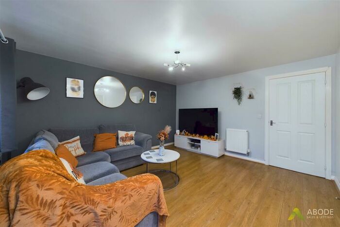 3 Bedroom End Of Terrace House For Sale In Hevea Road, Horninglow, DE13