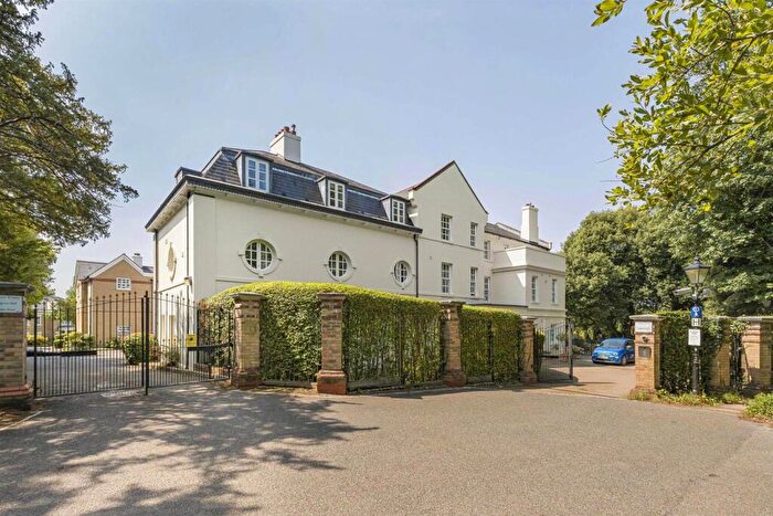2 Bedroom Flat For Sale In Ludgrove Hall, Games Road, Hadley Wood/Cockfosters, EN4