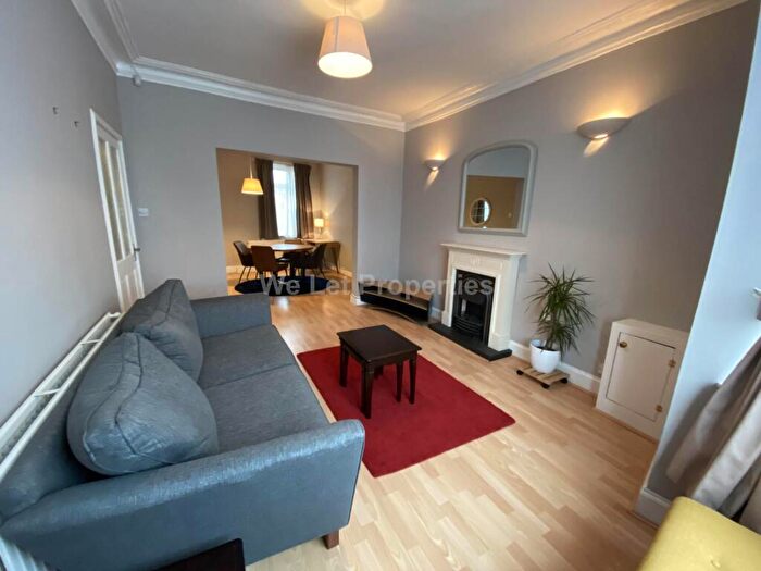 2 Bedroom House To Rent In Greengate Lane, Prestwich, M25