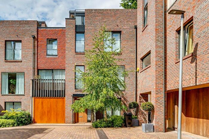 5 Bedroom Terraced House To Rent In Marwood Square, Muswell Hill, N10