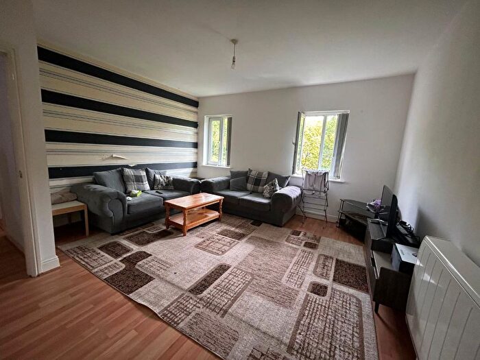 2 Bedroom Flat For Sale In Chapel Gardens, Liverpool, Merseyside, L5