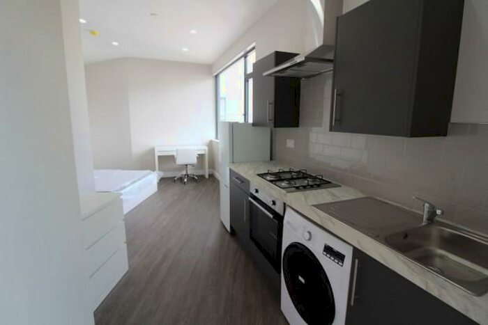 1 Bedroom Flat To Rent In Castle Lane - Large Studio Cardiff, CF24