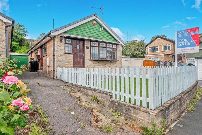 3 Bedroom Detached Bungalow For Sale In Stonebridge Grove, Leeds, LS12