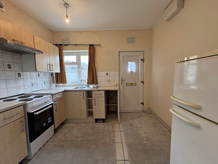 1 Bedroom Flat To Rent In Cherry Orchard Road, Croydon, Surrey, CR0
