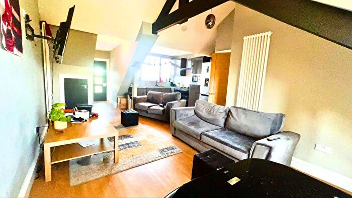 3 Bedroom Flat To Rent In Eslington Road, Jesmond, Newcastle Upon Tyne, NE2