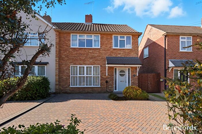 3 Bedroom Semi-Detached House For Sale In Queenswood Avenue, Hutton, CM13