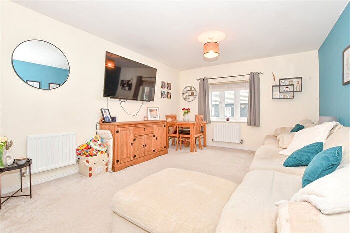 2 Bedroom Property For Sale In Brampton Field, Ditton, Aylesford, Kent, ME20
