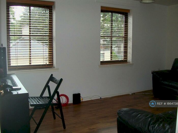 2 Bedroom Flat To Rent In Restalrig Drive, Edinburgh, EH7