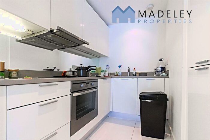 1 Bedroom Flat To Rent In Vantage Building, High Point Village, Hayes, UB3