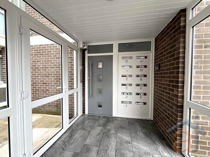 2 Bedroom Apartment For Sale In Argyle Road, PR9