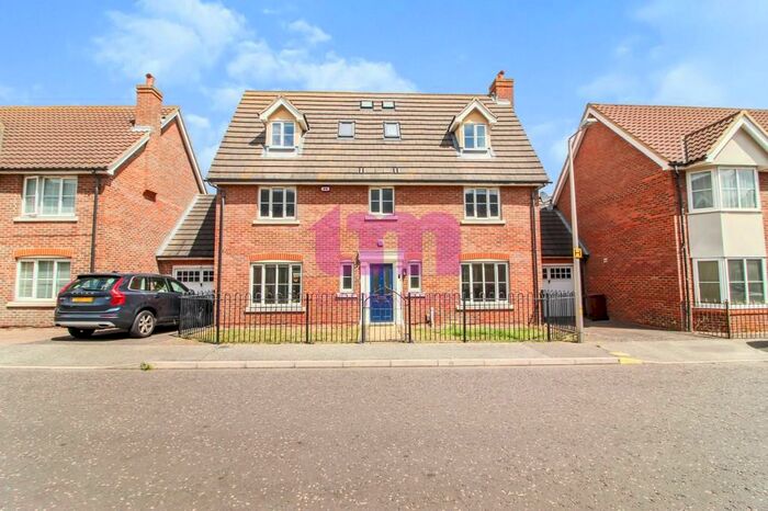 6 Bedroom Link Detached House To Rent In Parnell Close, Chafford Hundred, RM16