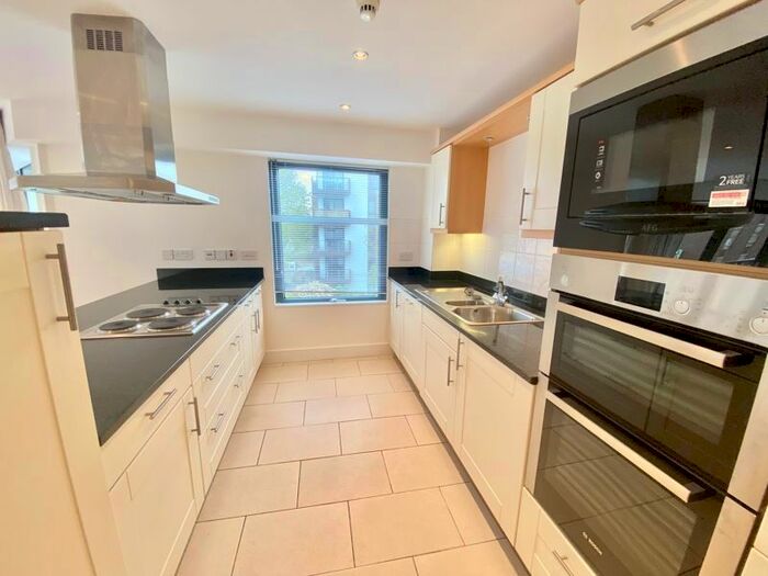 2 Bedroom Flat To Rent In Montway Heights, Montague Road, SW19