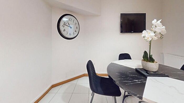 2 Bedroom Flat To Rent In Castle Street, City Centre, Aberdeen, AB11