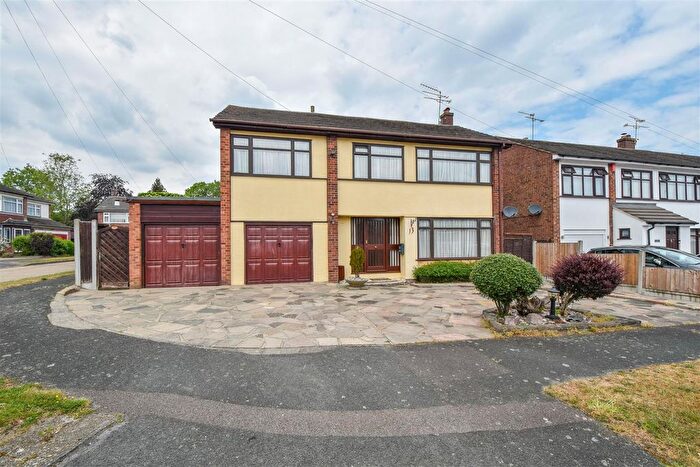 4 Bedroom Detached House For Sale In Bakers Meadow, Doddinghurst, Brentwood, CM15