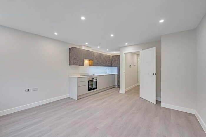2 Bedroom Flat To Rent In High Road, London, N12