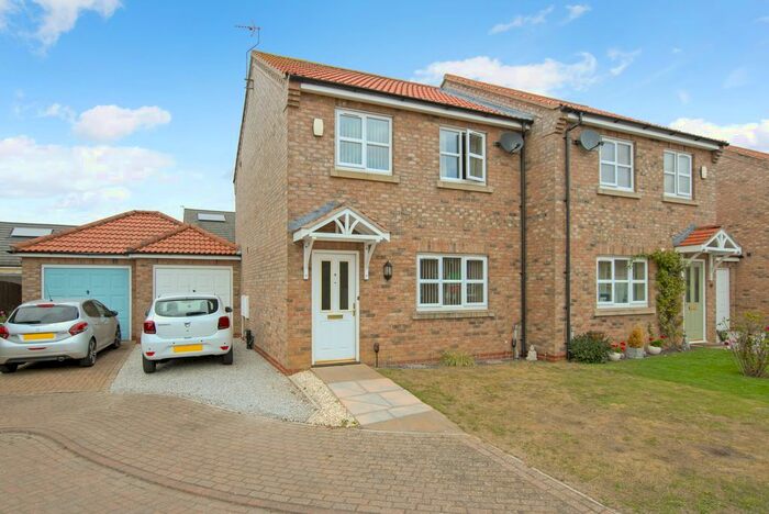 3 Bedroom Semi-Detached House For Sale In Baileywood Close, Holme-On-Spalding-Moor, York, YO43