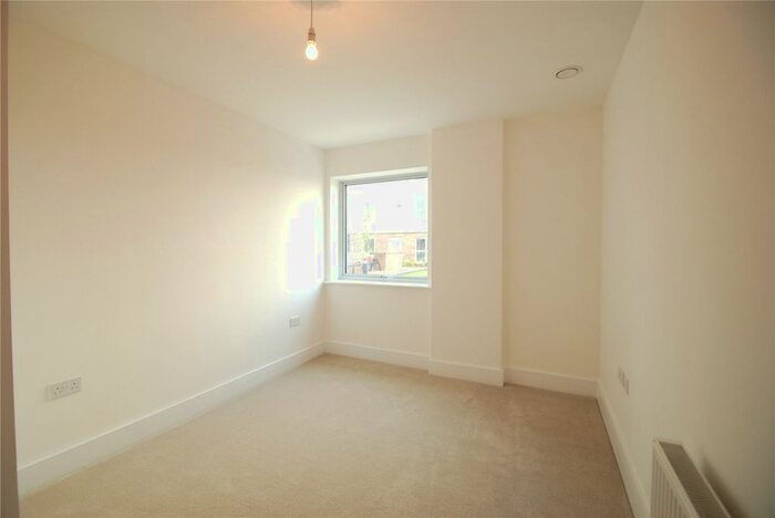 2 Bedroom Flat For Sale In Station View, Guildford, GU1
