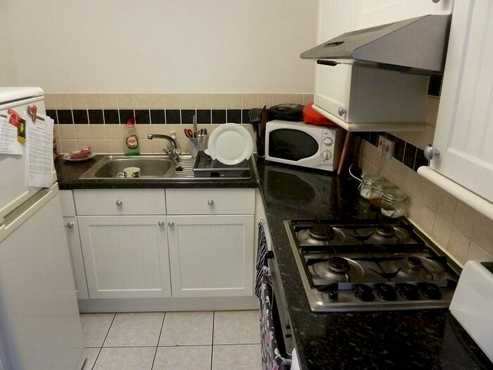 2 Bedroom Property To Rent In Sutherland Road, F1