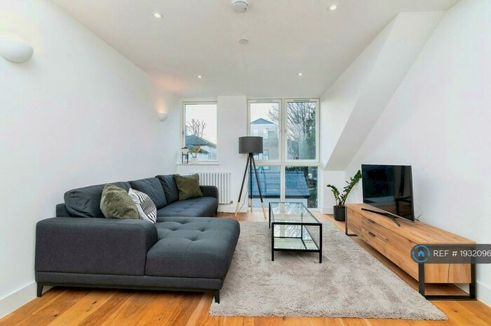 1 Bedroom Flat To Rent In Summerhill Road, London, N15