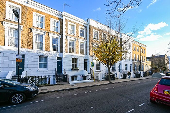2 Bedroom Maisonette For Sale In Shakspeare Walk, Stoke Newington, London, N16