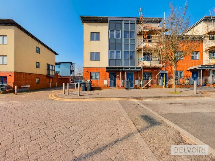 4 Bedroom Town House To Rent In Cregoe Street, Park Central, Birmingham, B15