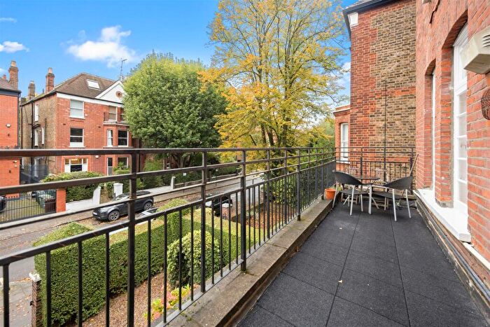 2 Bedroom Flat To Rent In Canfield Gardens, South Hampstead, NW6