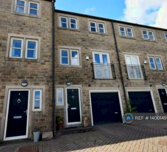 4 Bedroom Terraced House To Rent In Weavers Court, Bradford, BD13
