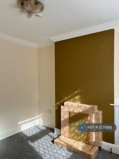 3 Bedroom End Of Terrace House To Rent In Montague Road, Leicester, LE2