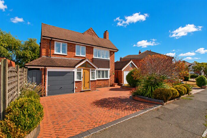 3 Bedroom Detached House For Sale In Windsor Road, Stourbridge, DY8