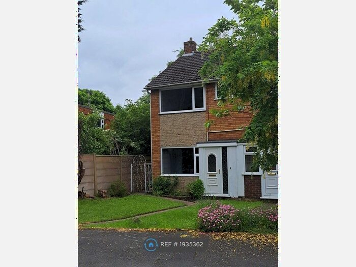 3 Bedroom Semi-Detached House To Rent In Mayhurst Close, Tipton, DY4