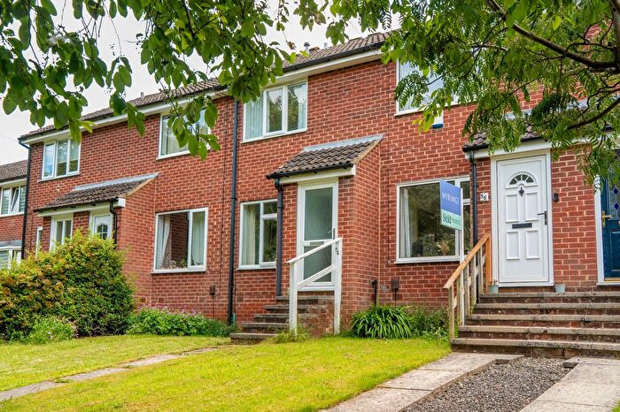 2 Bedroom Terraced House For Sale In Lichfield Grove, Harrogate, HG3
