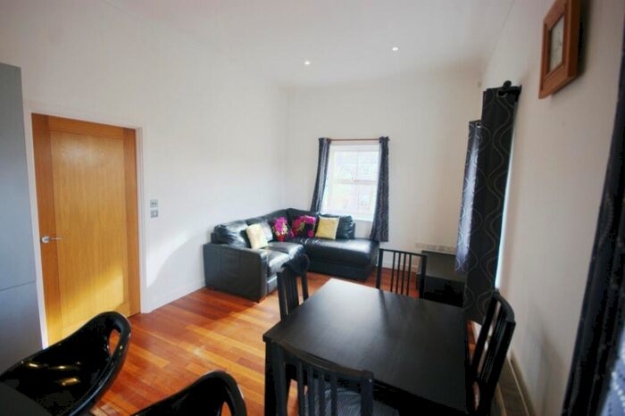 3 Bedroom Apartment To Rent In Northpoint Square, Camden, NW1