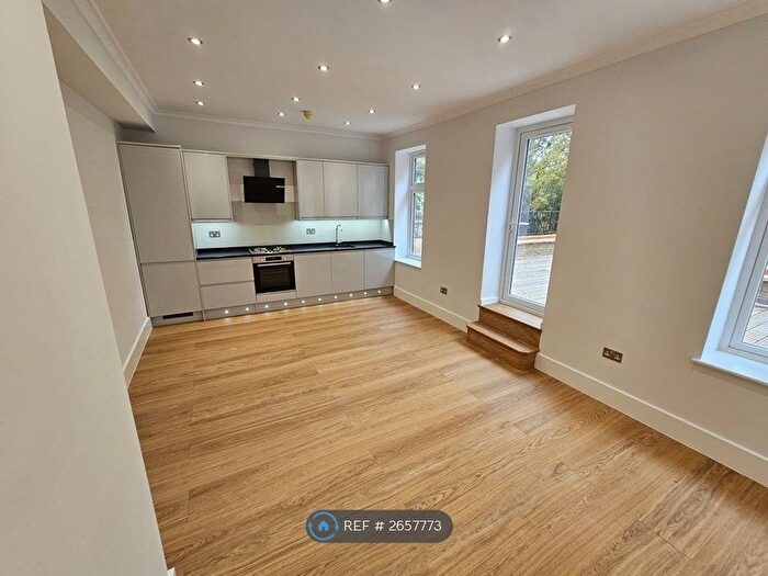 3 Bedroom Flat To Rent In Chatsworth Road, London, NW2