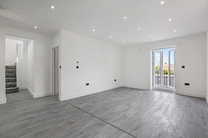 4 Bedroom Flat To Rent In Grosvenor Avenue, Carshalton, SM5